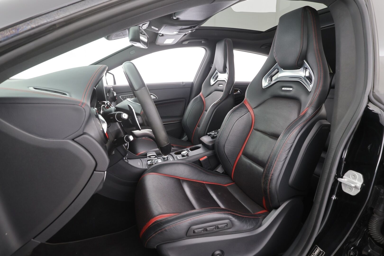 MERCEDES-BENZ CLA 45 AMG 2017 4MATIC Shooting Brake Facelift - | Vakkari | Perf Putkisto | H/K | Muistipenkit | Lasikattoluukku | LED High Performance | Nahat | P.Kamera | Urheilualusta | Kahdet Renkaat |