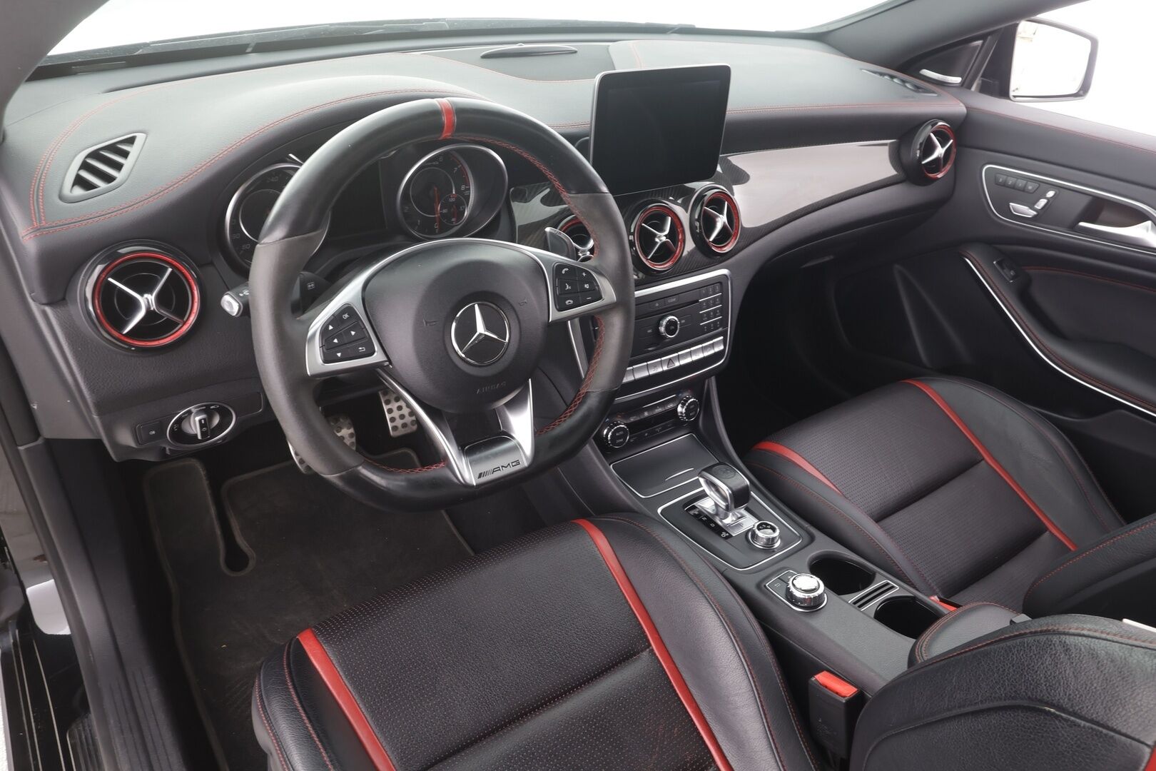 MERCEDES-BENZ CLA 45 AMG 2017 4MATIC Shooting Brake Facelift - | Vakkari | Perf Putkisto | H/K | Muistipenkit | Lasikattoluukku | LED High Performance | Nahat | P.Kamera | Urheilualusta | Kahdet Renkaat |