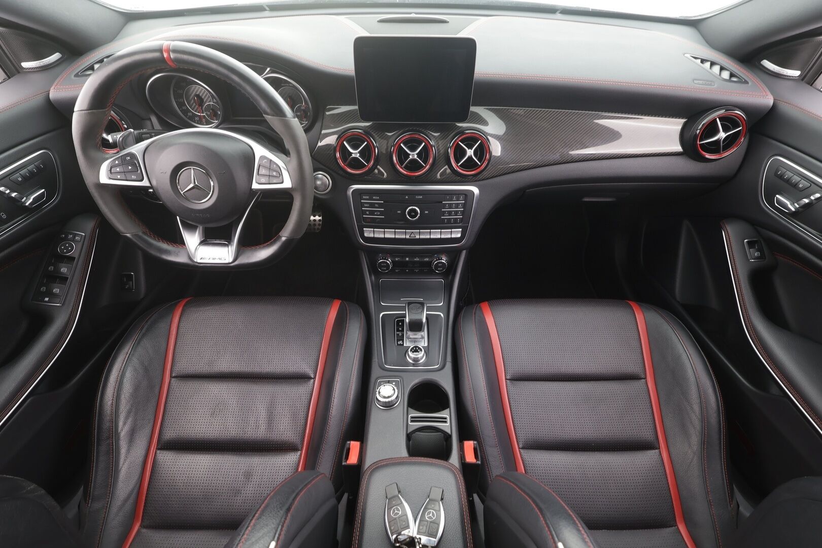 MERCEDES-BENZ CLA 45 AMG 2017 4MATIC Shooting Brake Facelift - | Vakkari | Perf Putkisto | H/K | Muistipenkit | Lasikattoluukku | LED High Performance | Nahat | P.Kamera | Urheilualusta | Kahdet Renkaat |