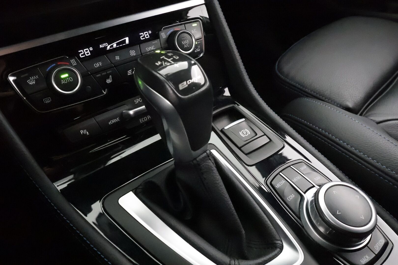 BMW 225 2019 F45 Active Tourer 225xe A Business M Sport * LED / P.Kamera / Sportnahat / Navi / Vakkari / Facelift * - 2x Latauskaapelit / Kahdet renkaat / Merkkihuollot