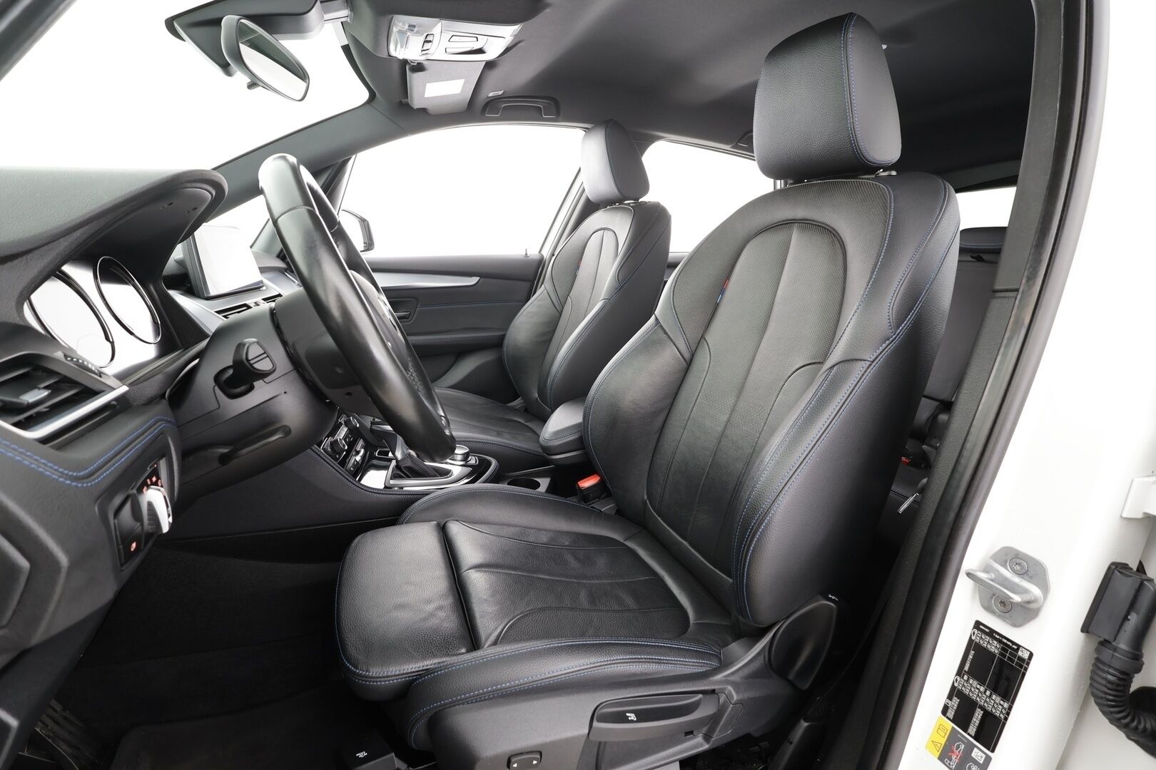 BMW 225 2019 F45 Active Tourer 225xe A Business M Sport * LED / P.Kamera / Sportnahat / Navi / Vakkari / Facelift * - 2x Latauskaapelit / Kahdet renkaat / Merkkihuollot