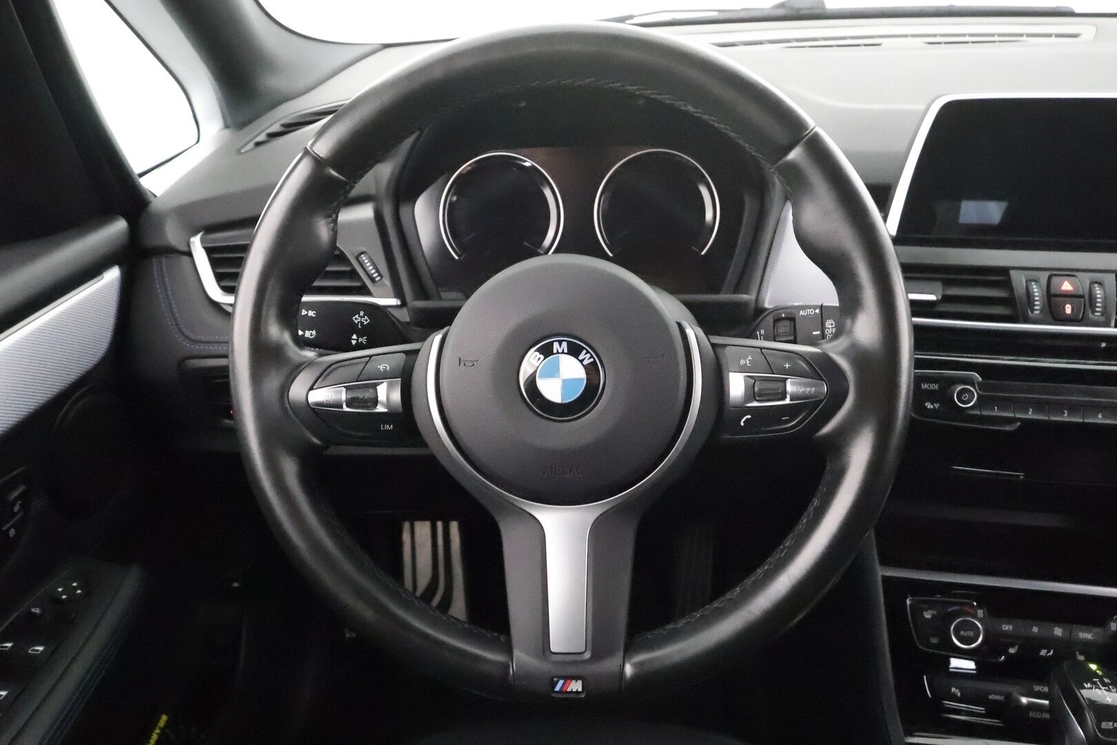 BMW 225 2019 F45 Active Tourer 225xe A Business M Sport * LED / P.Kamera / Sportnahat / Navi / Vakkari / Facelift * - 2x Latauskaapelit / Kahdet renkaat / Merkkihuollot