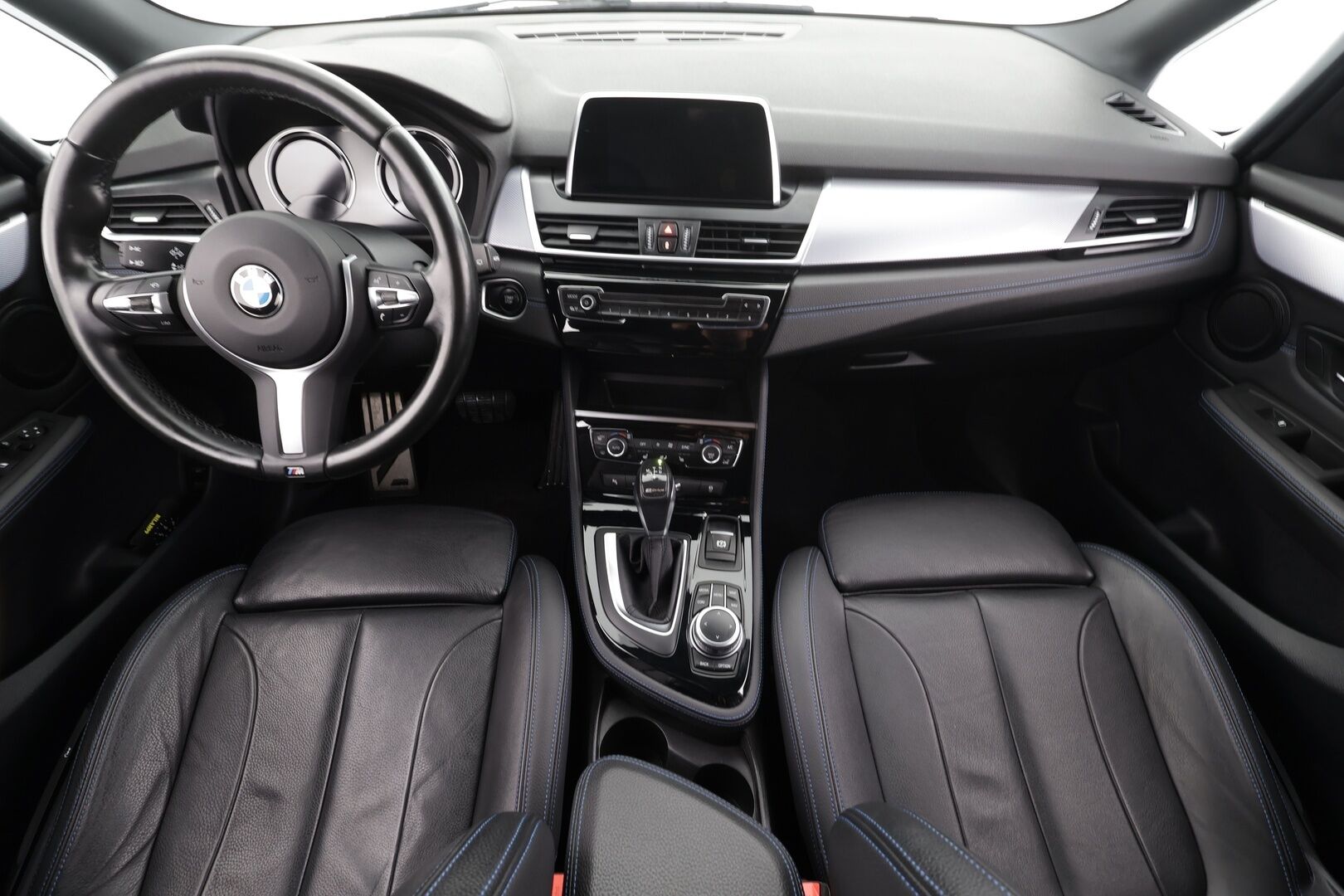 BMW 225 2019 F45 Active Tourer 225xe A Business M Sport * LED / P.Kamera / Sportnahat / Navi / Vakkari / Facelift * - 2x Latauskaapelit / Kahdet renkaat / Merkkihuollot