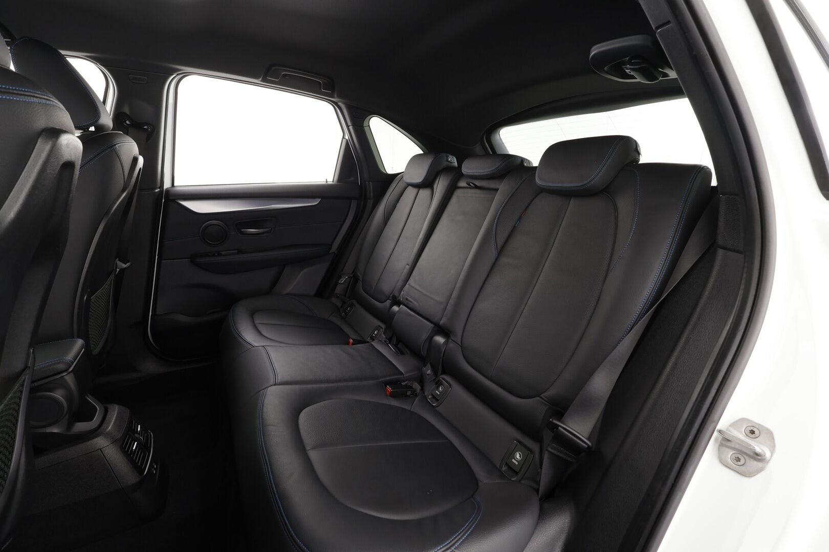 BMW 225 2019 F45 Active Tourer 225xe A Business M Sport * LED / P.Kamera / Sportnahat / Navi / Vakkari / Facelift * - 2x Latauskaapelit / Kahdet renkaat / Merkkihuollot