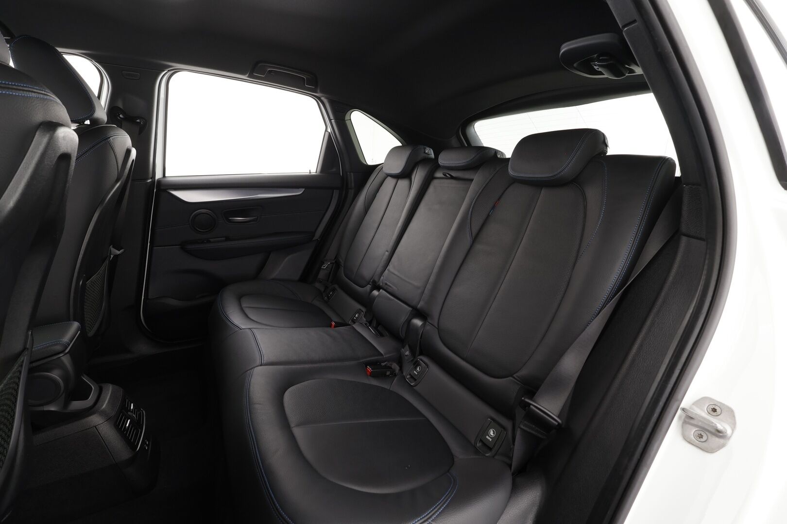 BMW 225 2019 F45 Active Tourer 225xe A Business M Sport * LED / P.Kamera / Sportnahat / Navi / Vakkari / Facelift * - 2x Latauskaapelit / Kahdet renkaat / Merkkihuollot