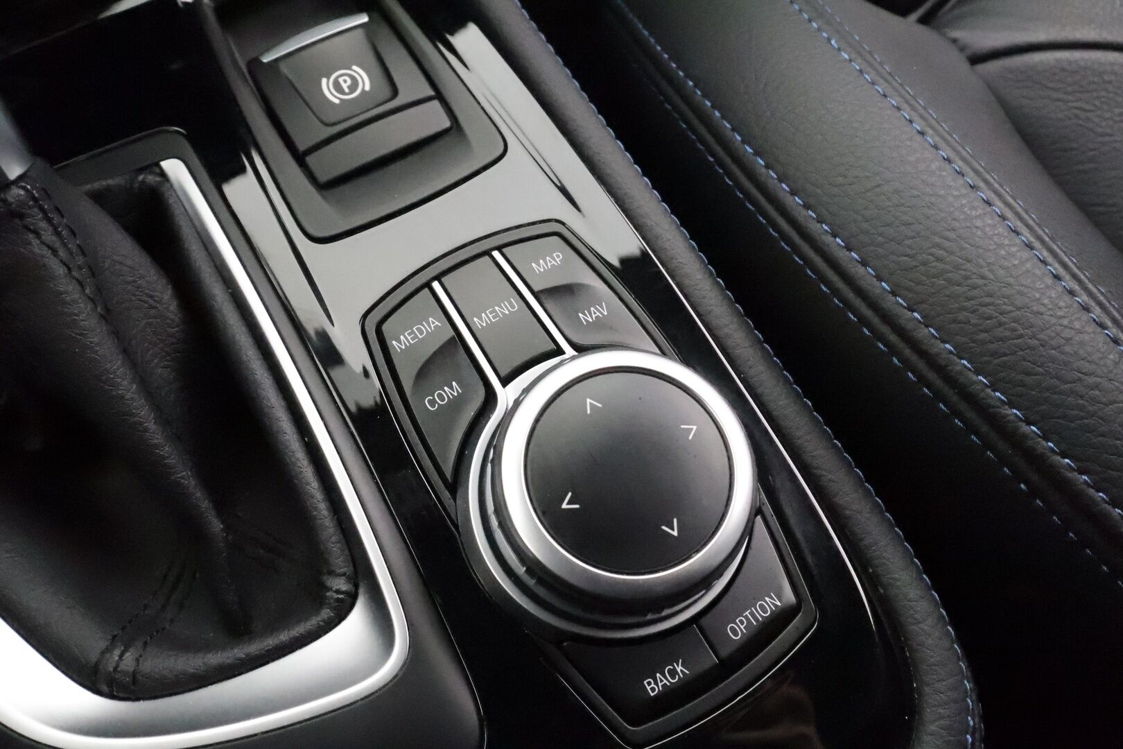 BMW 225 2019 F45 Active Tourer 225xe A Business M Sport * LED / P.Kamera / Sportnahat / Navi / Vakkari / Facelift * - 2x Latauskaapelit / Kahdet renkaat / Merkkihuollot