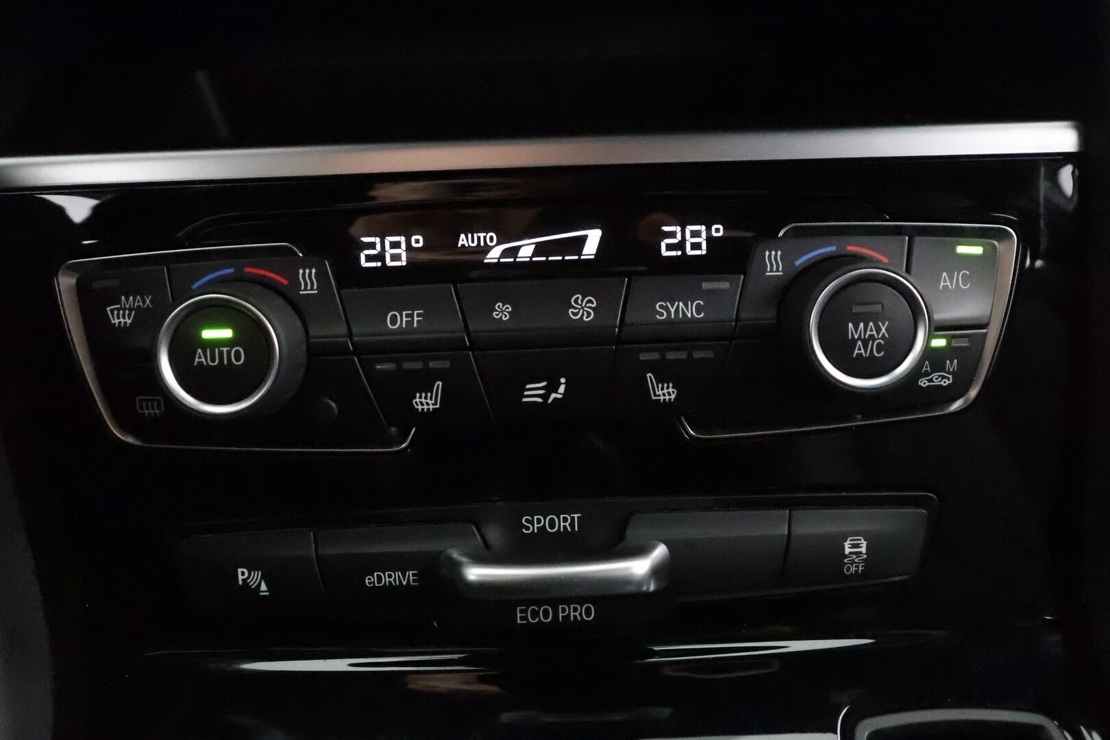 BMW 225 2019 F45 Active Tourer 225xe A Business M Sport * LED / P.Kamera / Sportnahat / Navi / Vakkari / Facelift * - 2x Latauskaapelit / Kahdet renkaat / Merkkihuollot