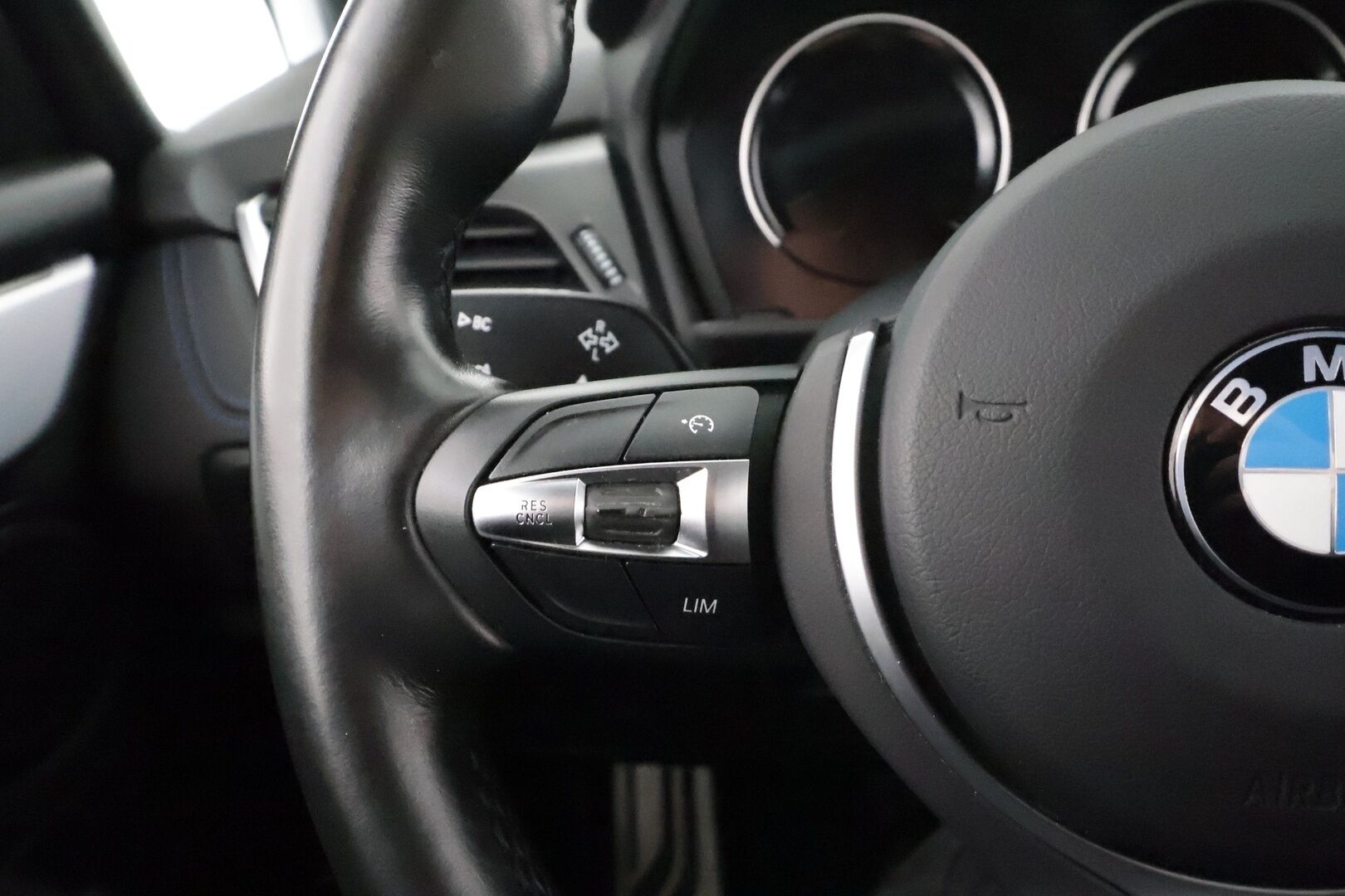 BMW 225 2019 F45 Active Tourer 225xe A Business M Sport * LED / P.Kamera / Sportnahat / Navi / Vakkari / Facelift * - 2x Latauskaapelit / Kahdet renkaat / Merkkihuollot