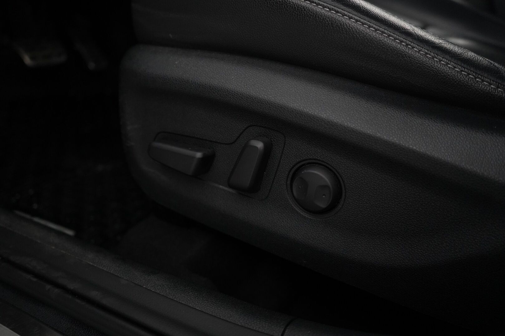 KIA NIRO PLUG-IN 2018 1,6 GDI Business Premium DCT * ACC / Nahat / Kamera / Koukku / Lohko / Keylessgo* - Kahdet renkaat / Viimeisin huolto 8 / 25 / SUPER VARUSTEET!