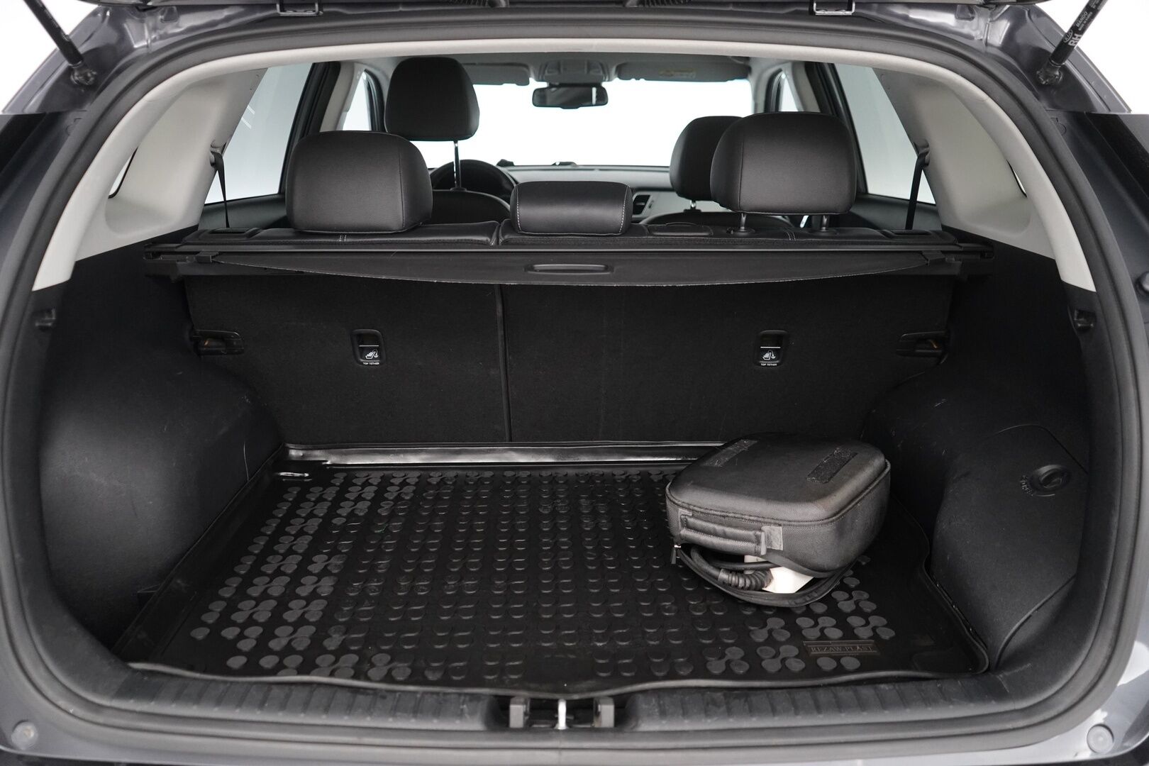 KIA NIRO PLUG-IN 2018 1,6 GDI Business Premium DCT * ACC / Nahat / Kamera / Koukku / Lohko / Keylessgo* - Kahdet renkaat / Viimeisin huolto 8 / 25 / SUPER VARUSTEET!