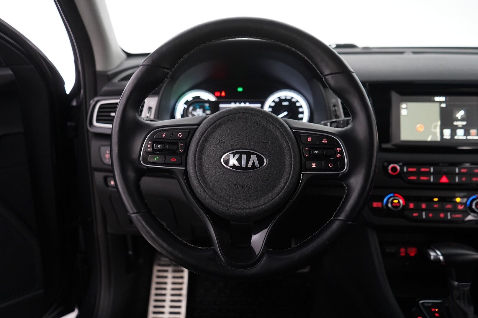 KIA NIRO PLUG-IN 2018 1,6 GDI Business Premium DCT * ACC / Nahat / Kamera / Koukku / Lohko / Keylessgo* - Kahdet renkaat / Viimeisin huolto 8 / 25 / SUPER VARUSTEET!