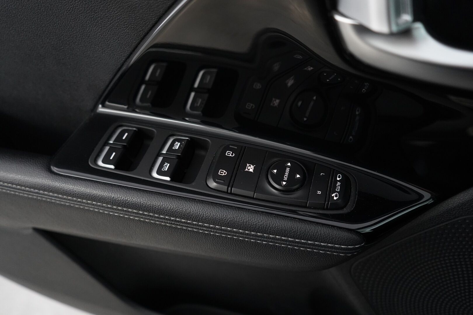 KIA NIRO PLUG-IN 2018 1,6 GDI Business Premium DCT * ACC / Nahat / Kamera / Koukku / Lohko / Keylessgo* - Kahdet renkaat / Viimeisin huolto 8 / 25 / SUPER VARUSTEET!