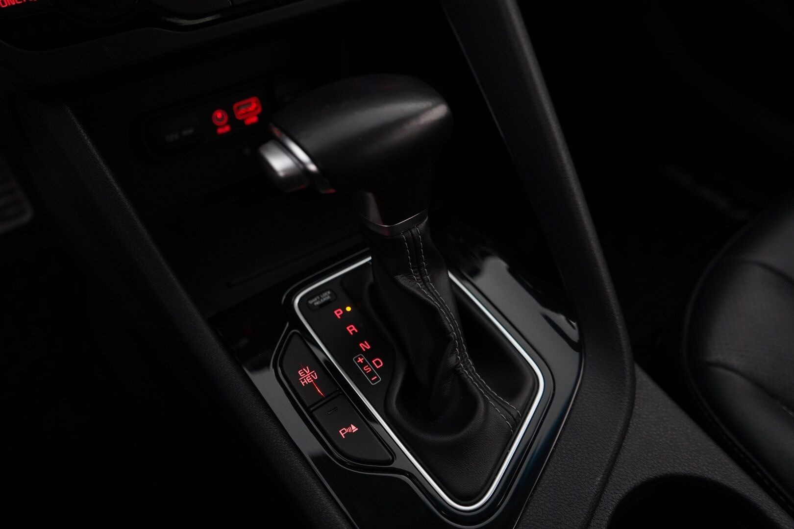 KIA NIRO PLUG-IN 2018 1,6 GDI Business Premium DCT * ACC / Nahat / Kamera / Koukku / Lohko / Keylessgo* - Kahdet renkaat / Viimeisin huolto 8 / 25 / SUPER VARUSTEET!