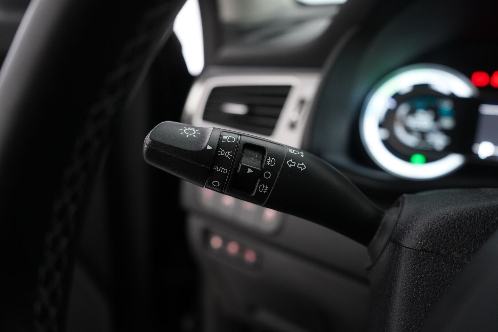 KIA NIRO PLUG-IN 2018 1,6 GDI Business Premium DCT * ACC / Nahat / Kamera / Koukku / Lohko / Keylessgo* - Kahdet renkaat / Viimeisin huolto 8 / 25 / SUPER VARUSTEET!