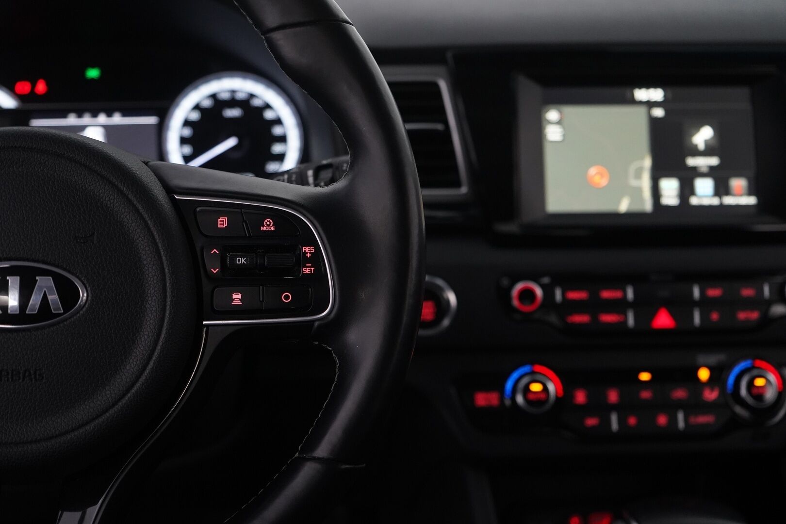 KIA NIRO PLUG-IN 2018 1,6 GDI Business Premium DCT * ACC / Nahat / Kamera / Koukku / Lohko / Keylessgo* - Kahdet renkaat / Viimeisin huolto 8 / 25 / SUPER VARUSTEET!