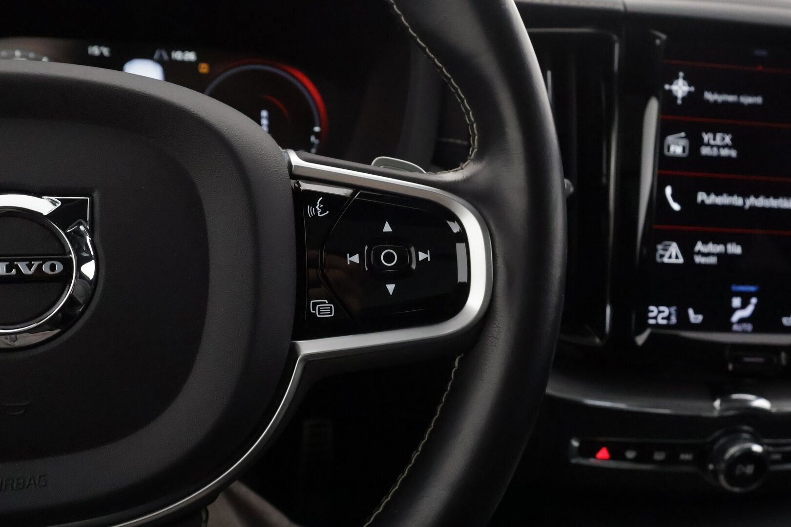 Volvo XC60 2020 T8 TwE AWD R-Design aut - | B&W | ACC | Webasto | Koukku | Panorama | Muistipenkki | Full-LED | P.kamera | Ratinlämmitys | Keyless | Apple&Android | 1.Om suomi-auto | Kahdet Renkaat |