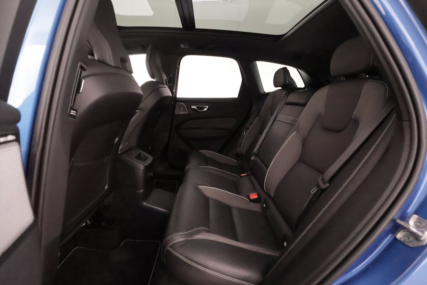 Volvo XC60 2020 T8 TwE AWD R-Design aut - | B&W | ACC | Webasto | Koukku | Panorama | Muistipenkki | Full-LED | P.kamera | Ratinlämmitys | Keyless | Apple&Android | 1.Om suomi-auto | Kahdet Renkaat |