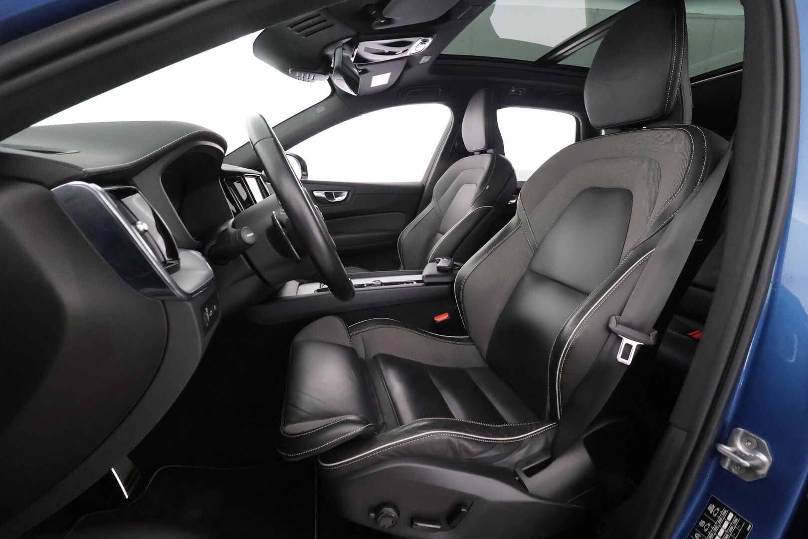 Volvo XC60 2020 T8 TwE AWD R-Design aut - | B&W | ACC | Webasto | Koukku | Panorama | Muistipenkki | Full-LED | P.kamera | Ratinlämmitys | Keyless | Apple&Android | 1.Om suomi-auto | Kahdet Renkaat |