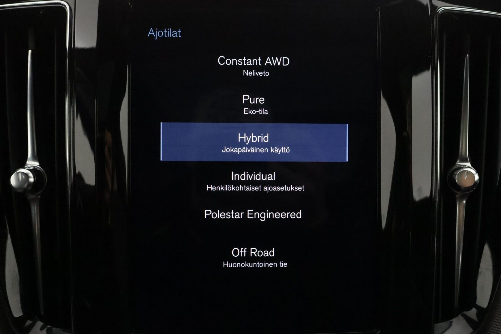Volvo XC60 2020 T8 TwE AWD R-Design aut - | B&W | ACC | Webasto | Koukku | Panorama | Muistipenkki | Full-LED | P.kamera | Ratinlämmitys | Keyless | Apple&Android | 1.Om suomi-auto | Kahdet Renkaat |