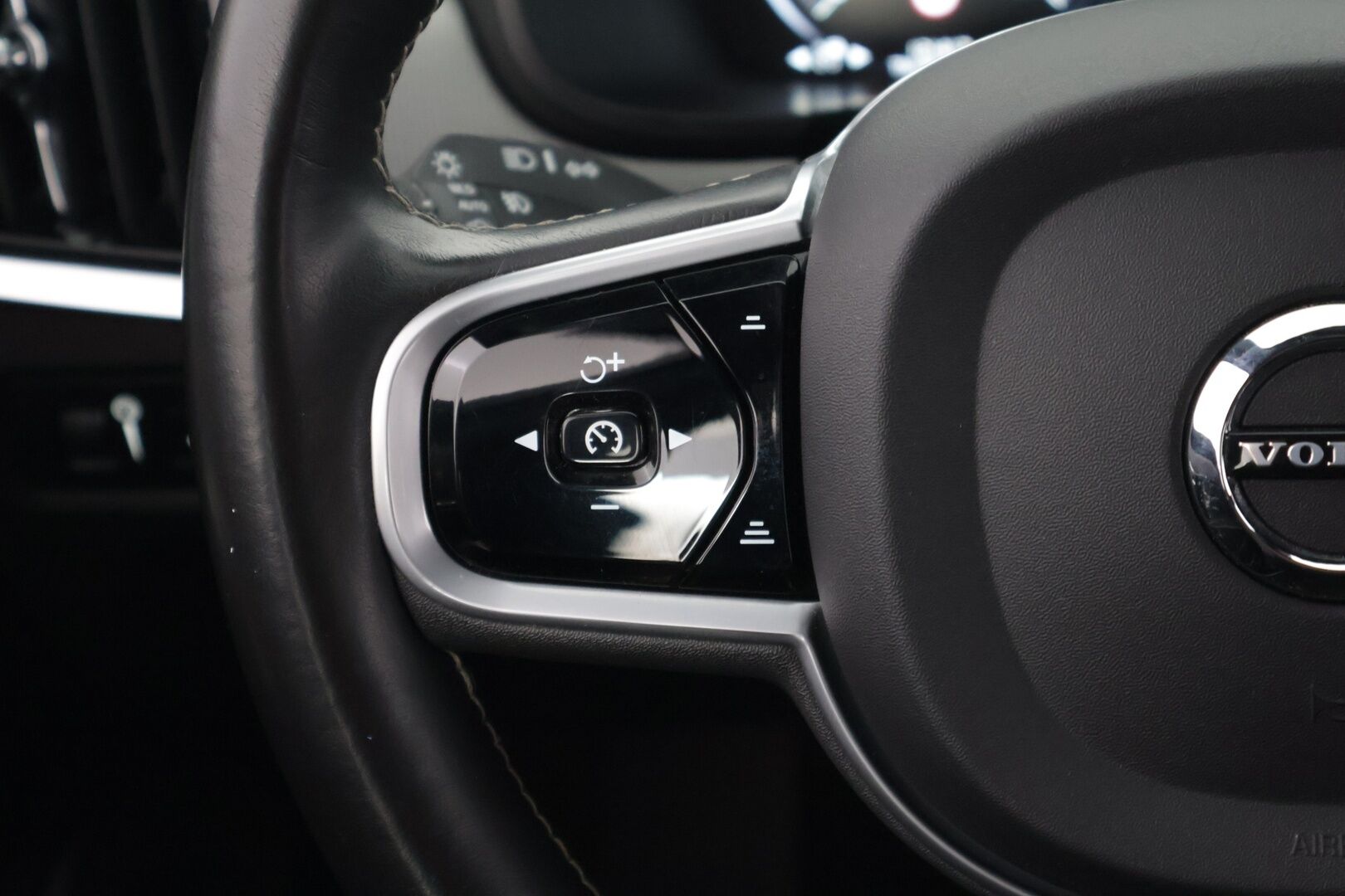 Volvo V90 2021 T6 TwE AWD R-Design aut. Facelift - 3,99 % KORKOTARJOUS TÄHÄN AUTOON - * Harman&Kardon / ACC / VOC / 360° Kamera / Koukku / Full LED / Webasto / Navi *