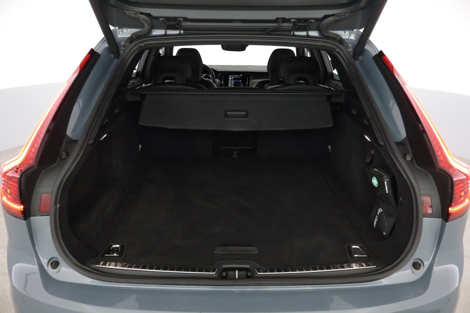 Volvo V90 2021 T6 TwE AWD R-Design aut. Facelift - 3,99 % KORKOTARJOUS TÄHÄN AUTOON - * Harman&Kardon / ACC / VOC / 360° Kamera / Koukku / Full LED / Webasto / Navi *