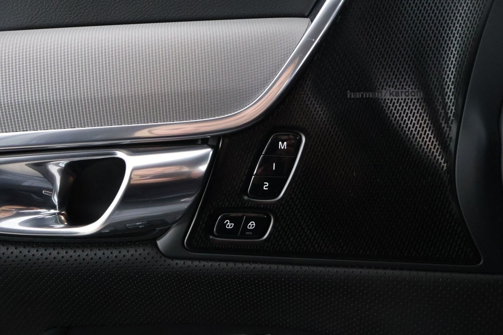 Volvo V90 2021 T6 TwE AWD R-Design aut. Facelift - 3,99 % KORKOTARJOUS TÄHÄN AUTOON - * Harman&Kardon / ACC / VOC / 360° Kamera / Koukku / Full LED / Webasto / Navi *