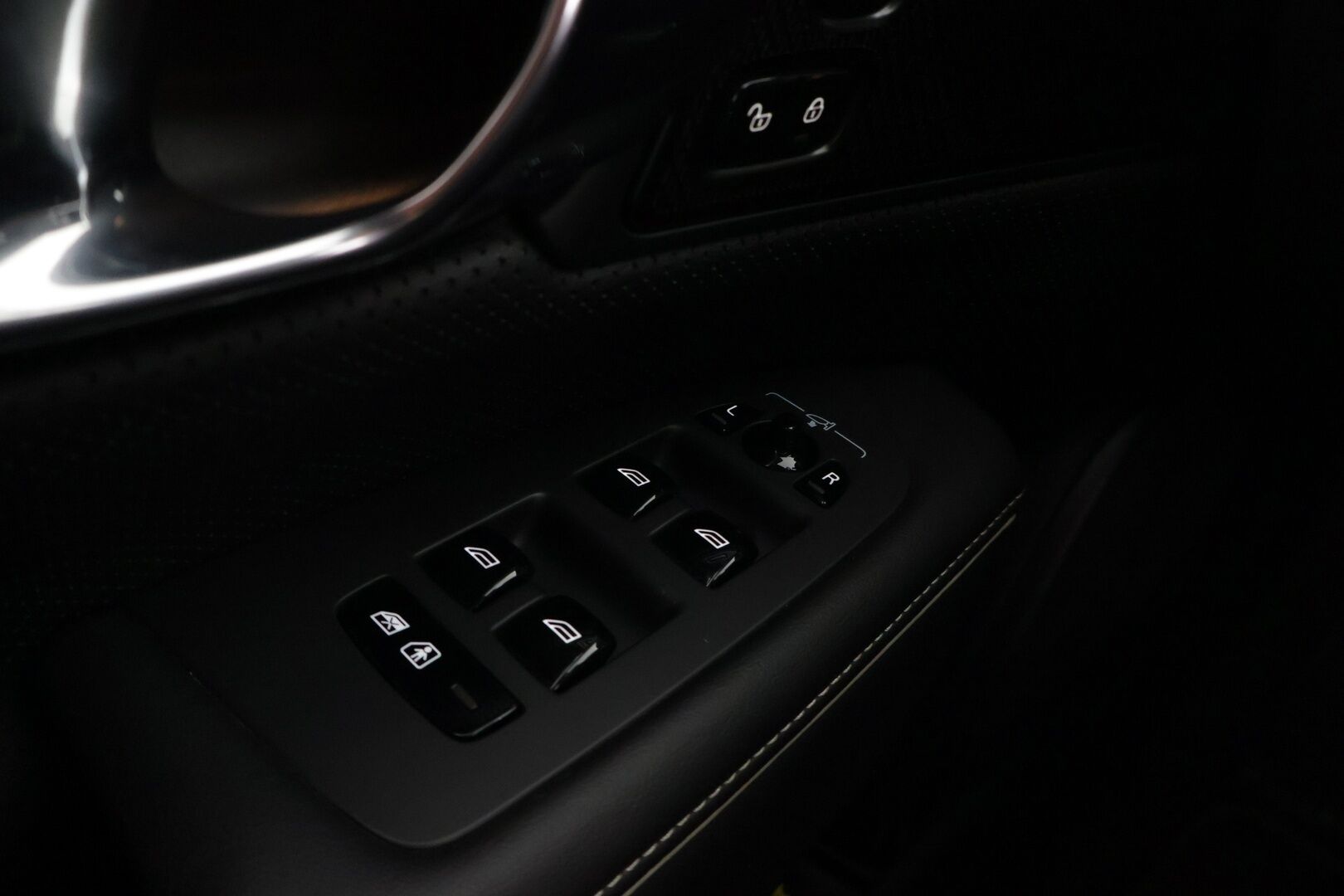 Volvo V90 2021 T6 TwE AWD R-Design aut. Facelift - 3,99 % KORKOTARJOUS TÄHÄN AUTOON - * Harman&Kardon / ACC / VOC / 360° Kamera / Koukku / Full LED / Webasto / Navi *