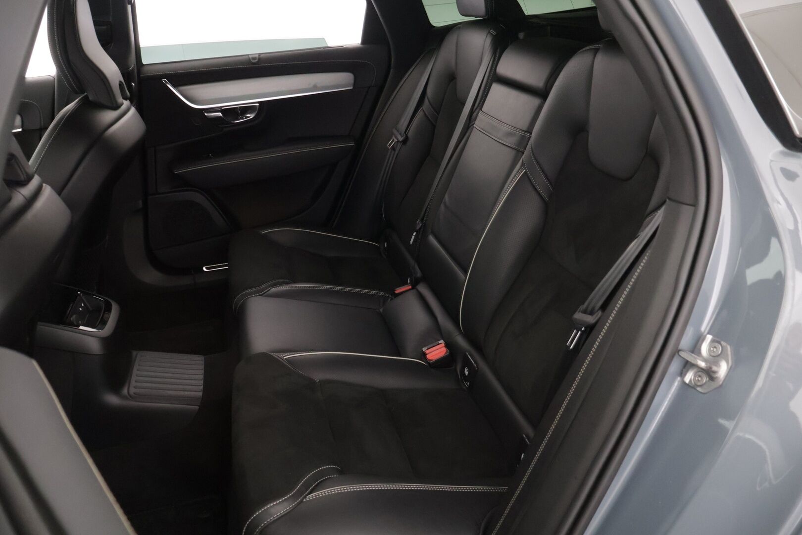 Volvo V90 2021 T6 TwE AWD R-Design aut. Facelift - 3,99 % KORKOTARJOUS TÄHÄN AUTOON - * Harman&Kardon / ACC / VOC / 360° Kamera / Koukku / Full LED / Webasto / Navi *
