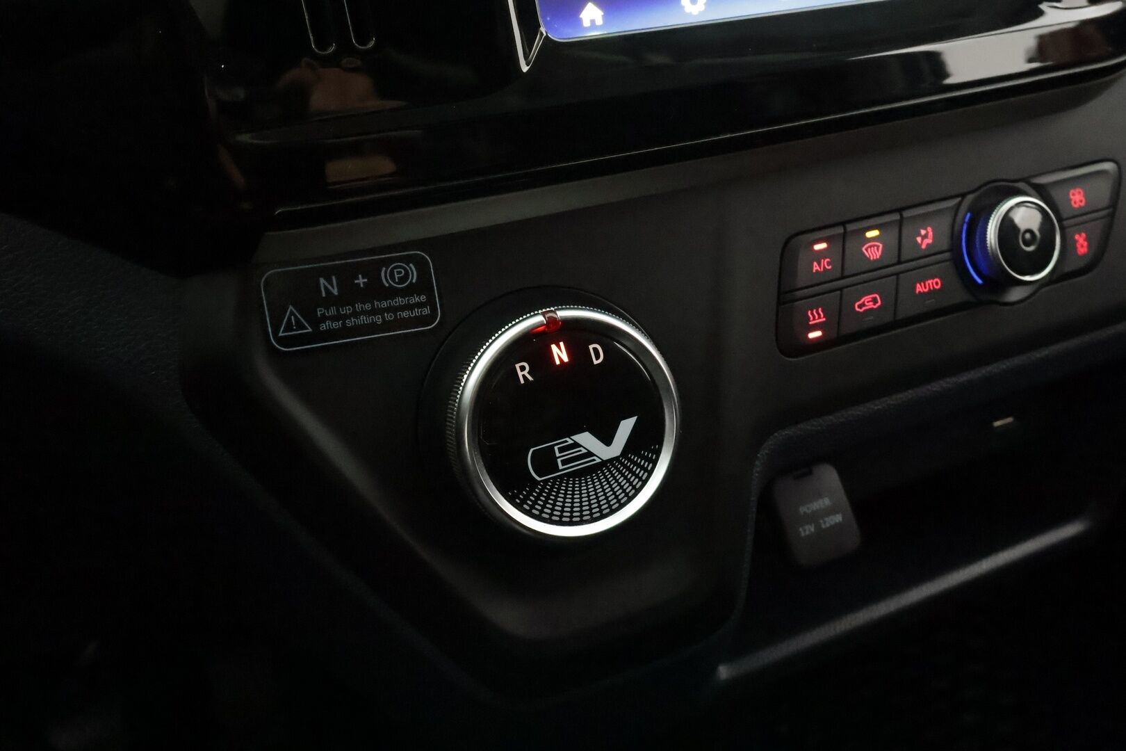 Maxus e-Deliver 3 2022 SWB 4,8m3 122 hv * Koukku / P.Kamera / Vakkari / Aut.Ilmastointi / AppleCarPlay * - Akku kuntotarkastettu / Kahdet renkaat aluvanteilla / 2x Latauskaapelit / 1-Om Suomi-auto / ALV