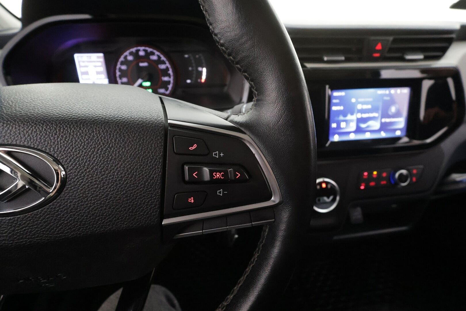 Maxus e-Deliver 3 2022 SWB 4,8m3 122 hv * Koukku / P.Kamera / Vakkari / Aut.Ilmastointi / AppleCarPlay * - Akku kuntotarkastettu / Kahdet renkaat aluvanteilla / 2x Latauskaapelit / 1-Om Suomi-auto / ALV