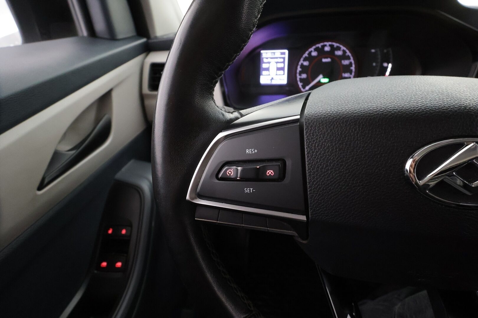 Maxus e-Deliver 3 2022 SWB 4,8m3 122 hv * Koukku / P.Kamera / Vakkari / Aut.Ilmastointi / AppleCarPlay * - Akku kuntotarkastettu / Kahdet renkaat aluvanteilla / 2x Latauskaapelit / 1-Om Suomi-auto / ALV