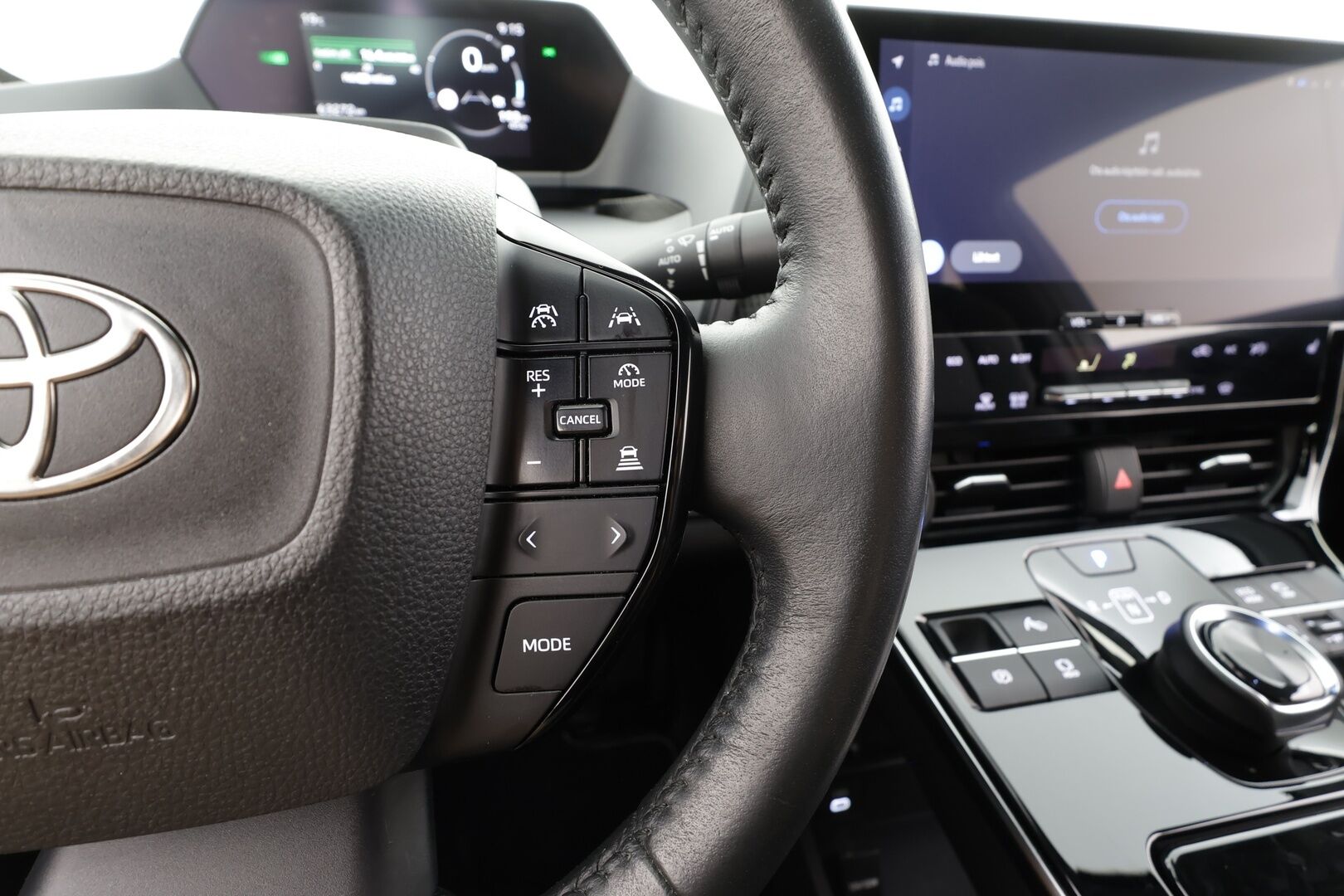 Toyota bZ4X 2023 Style AWD - | ACC | Koukku | LED | JBL | 360-Kamera | Ratinlämmitys | Sähköpenkki | Apple&Android | 1.Om Suomi-auto | Kahdet Renkaat |
