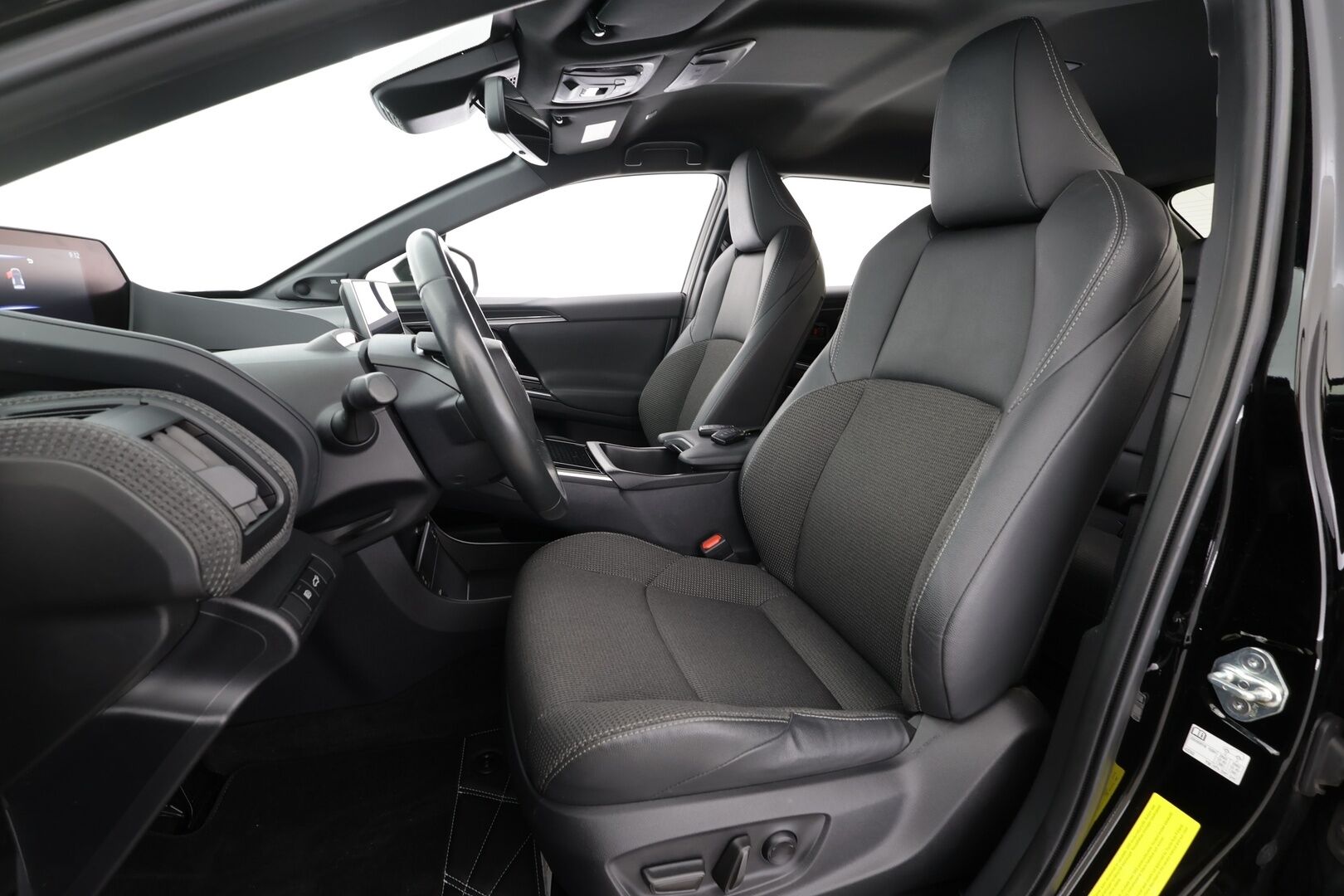 Toyota bZ4X 2023 Style AWD - | ACC | Koukku | LED | JBL | 360-Kamera | Ratinlämmitys | Sähköpenkki | Apple&Android | 1.Om Suomi-auto | Kahdet Renkaat |