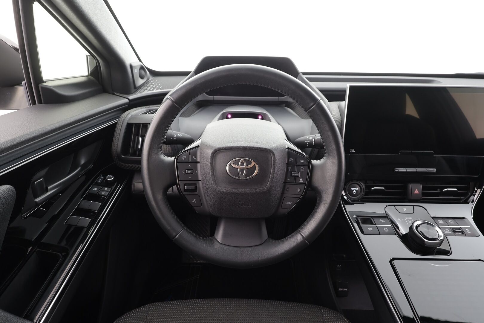 Toyota bZ4X 2023 Style AWD - | ACC | Koukku | LED | JBL | 360-Kamera | Ratinlämmitys | Sähköpenkki | Apple&Android | 1.Om Suomi-auto | Kahdet Renkaat |