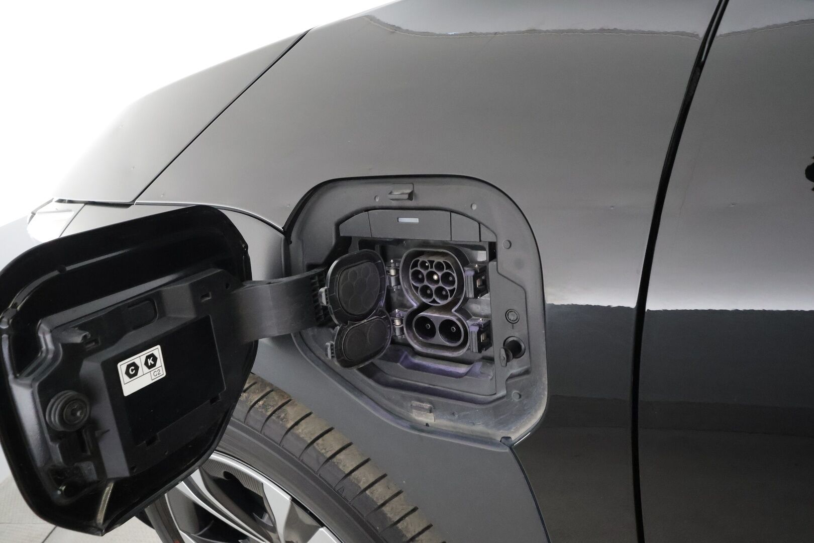 Toyota bZ4X 2023 Style AWD - | ACC | Koukku | LED | JBL | 360-Kamera | Ratinlämmitys | Sähköpenkki | Apple&Android | 1.Om Suomi-auto | Kahdet Renkaat |