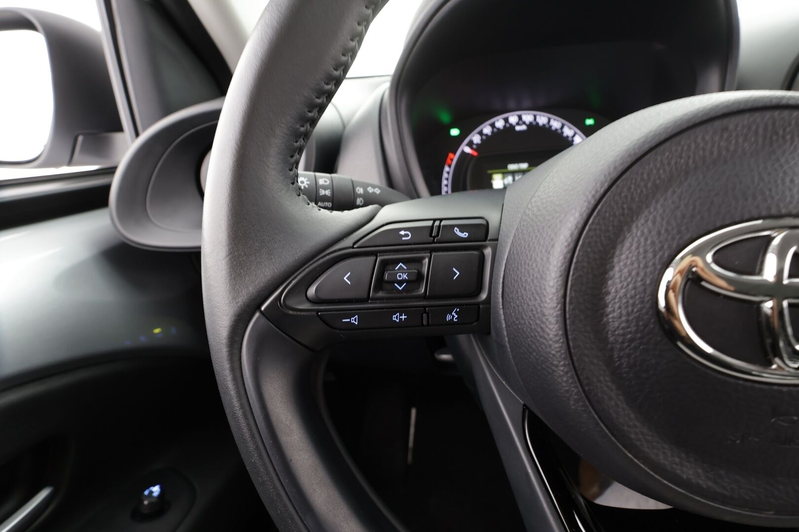 Toyota Aygo X 2023 1,0 VVT-i Play Edition Multidrive S * ACC / LED / P.Kamera / Kaistavahti / Apple&Android * - 1-om Suomi-auto / Kahdet renkaat / Merkkihuollettu!