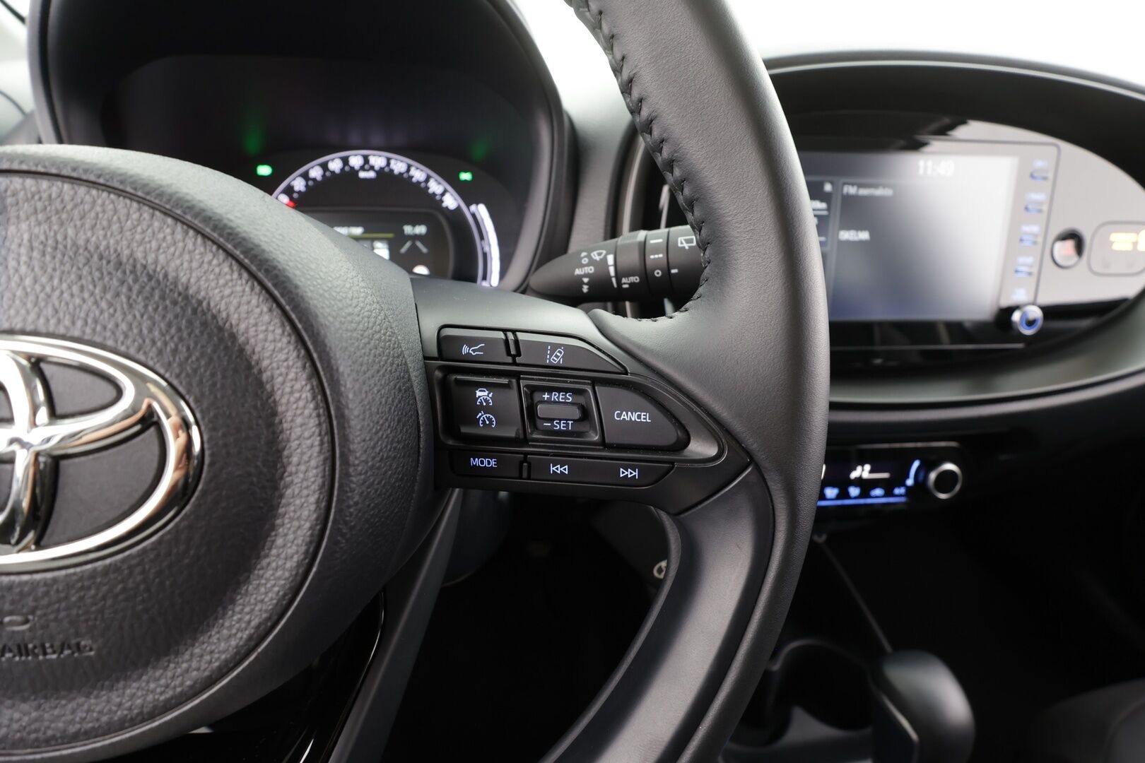 Toyota Aygo X 2023 1,0 VVT-i Play Edition Multidrive S * ACC / LED / P.Kamera / Kaistavahti / Apple&Android * - 1-om Suomi-auto / Kahdet renkaat / Merkkihuollettu!