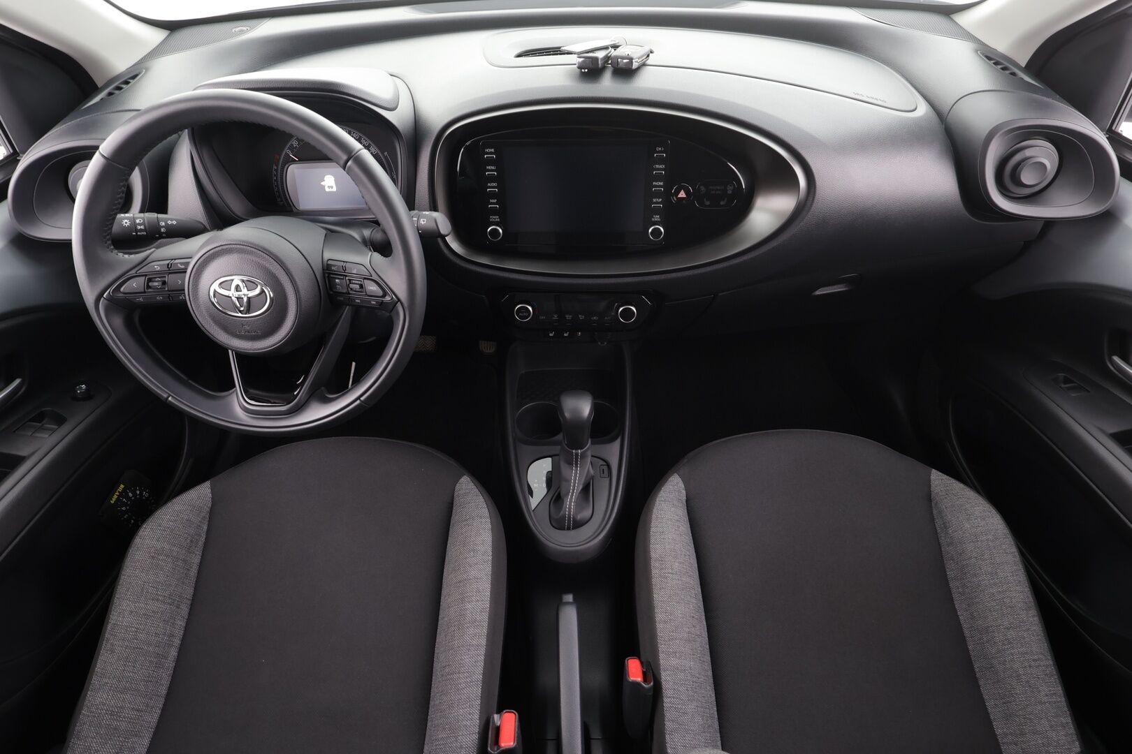 Toyota Aygo X 2023 1,0 VVT-i Play Edition Multidrive S * ACC / LED / P.Kamera / Kaistavahti / Apple&Android * - 1-om Suomi-auto / Kahdet renkaat / Merkkihuollettu!