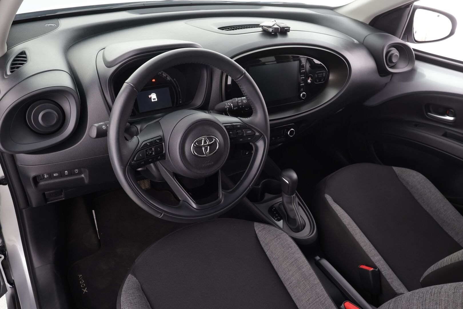 Toyota Aygo X 2023 1,0 VVT-i Play Edition Multidrive S * ACC / LED / P.Kamera / Kaistavahti / Apple&Android * - 1-om Suomi-auto / Kahdet renkaat / Merkkihuollettu!