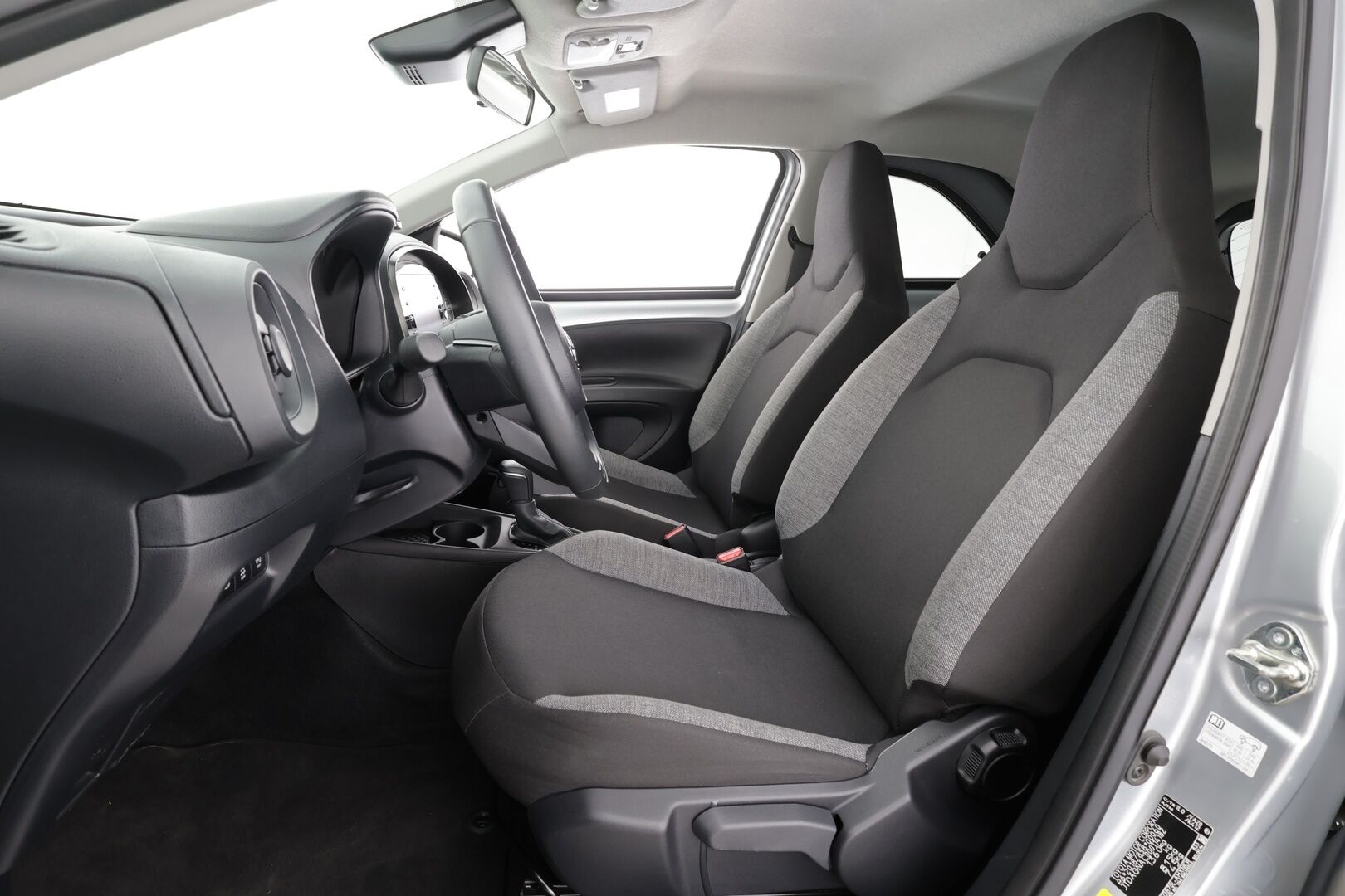 Toyota Aygo X 2023 1,0 VVT-i Play Edition Multidrive S * ACC / LED / P.Kamera / Kaistavahti / Apple&Android * - 1-om Suomi-auto / Kahdet renkaat / Merkkihuollettu!