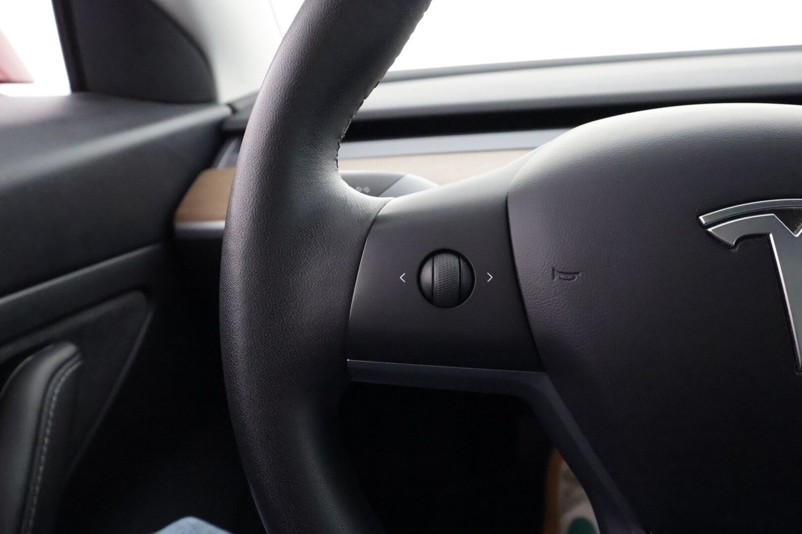 TESLA MODEL 3 2021 Standard Range Plus - | Lasikatto | ACC | Matrix-LED | P.kamera | Muistipenkki | Premium Speakers | Navi | Kaistavahti | Keyless | 2x Latauskaapelit | Kahdet renkaat |