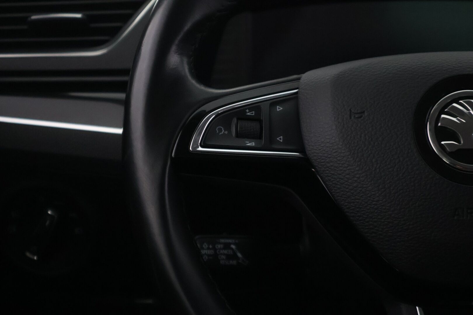 Skoda Superb 2020 Combi 2,0 TDI 190 4x4 L&K DSG - | ACC | Webasto | P, kamera | Canton äänijärjestelmä |