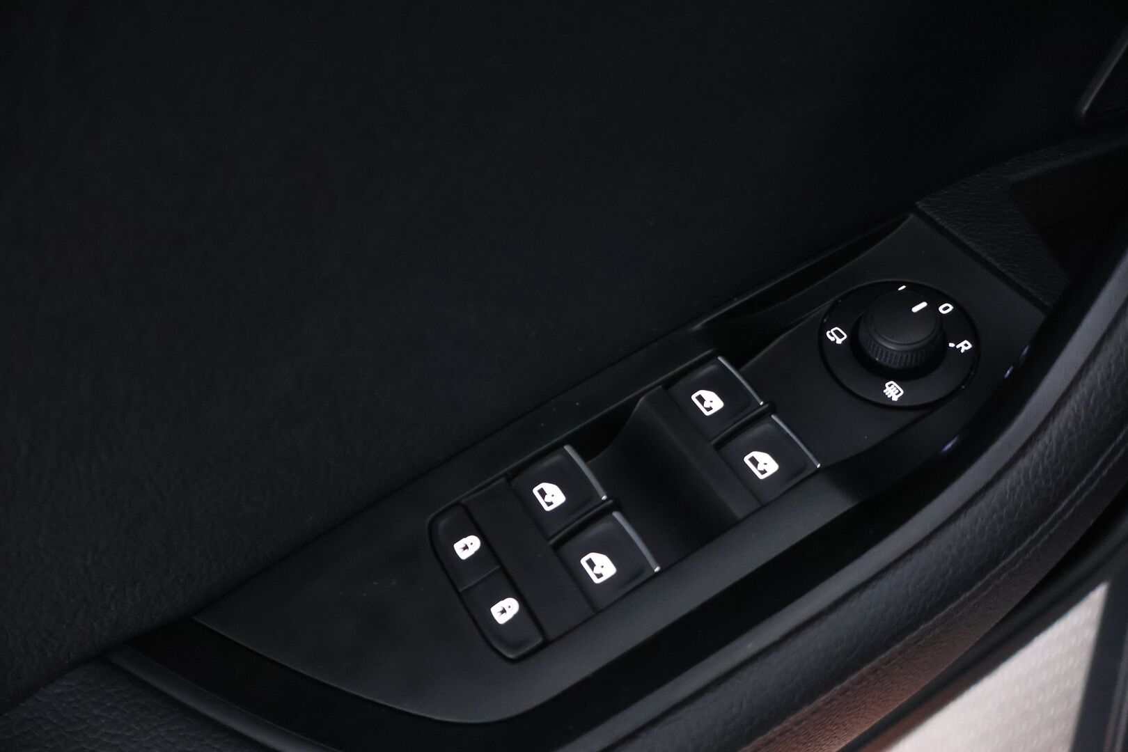 Skoda Superb 2020 Combi 2,0 TDI 190 4x4 L&K DSG - | ACC | Webasto | P, kamera | Canton äänijärjestelmä |