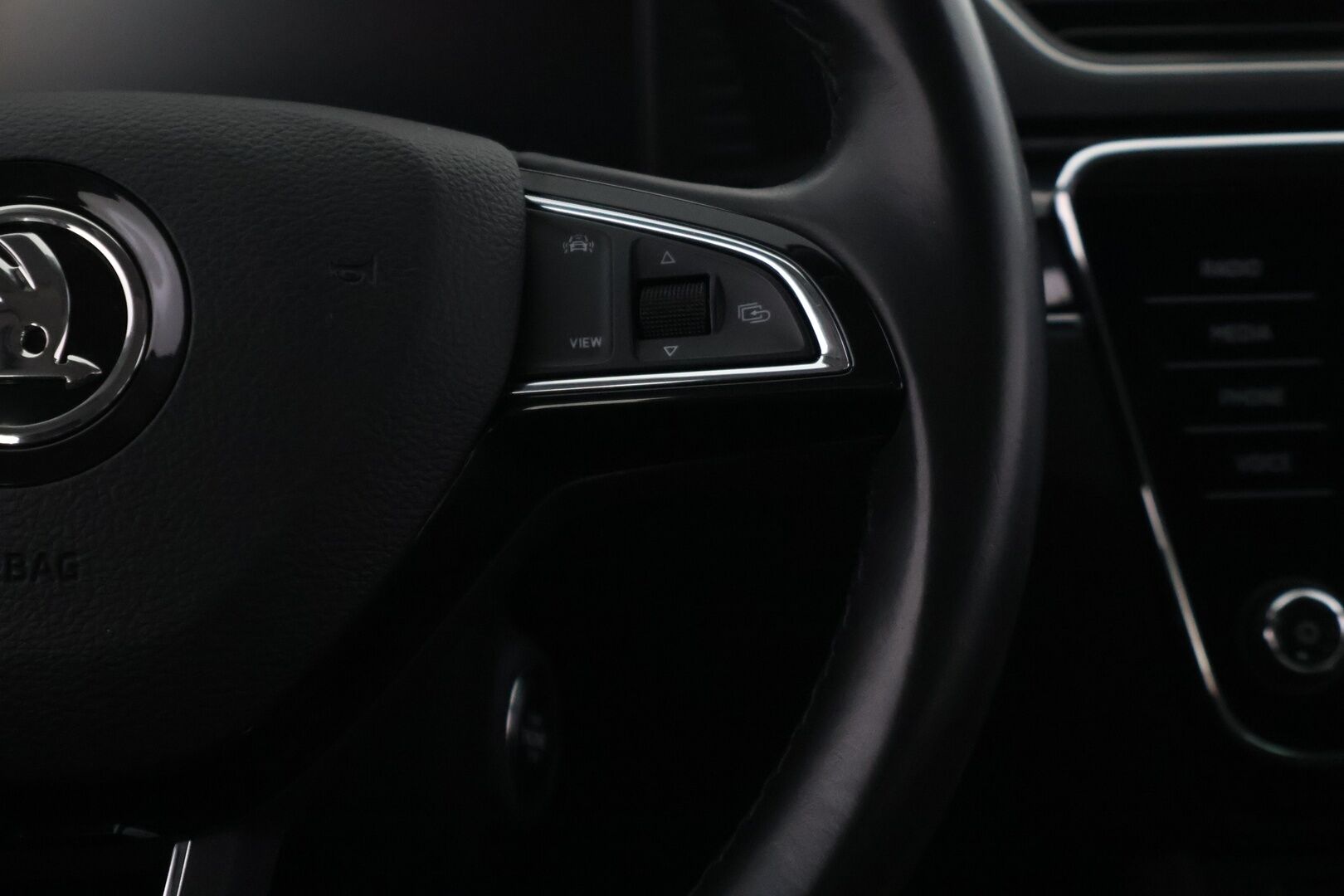 Skoda Superb 2020 Combi 2,0 TDI 190 4x4 L&K DSG - | ACC | Webasto | P, kamera | Canton äänijärjestelmä |