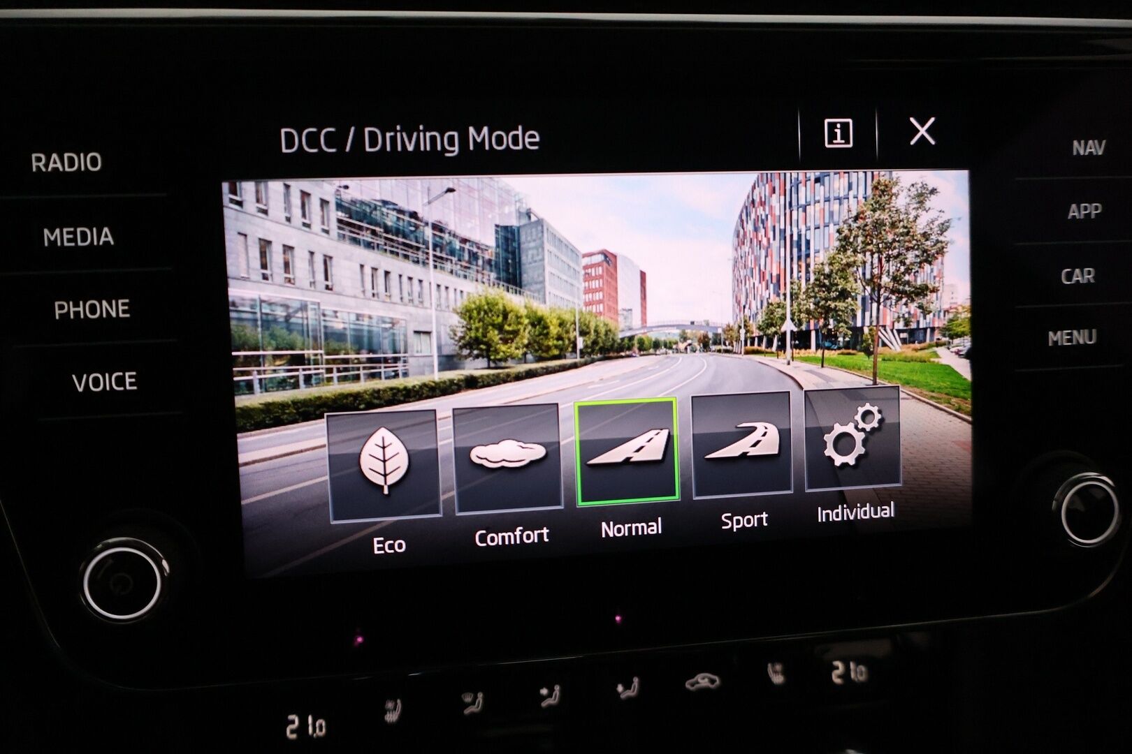 Skoda Superb 2020 Combi 2,0 TDI 190 4x4 L&K DSG - | ACC | Webasto | P, kamera | Canton äänijärjestelmä |