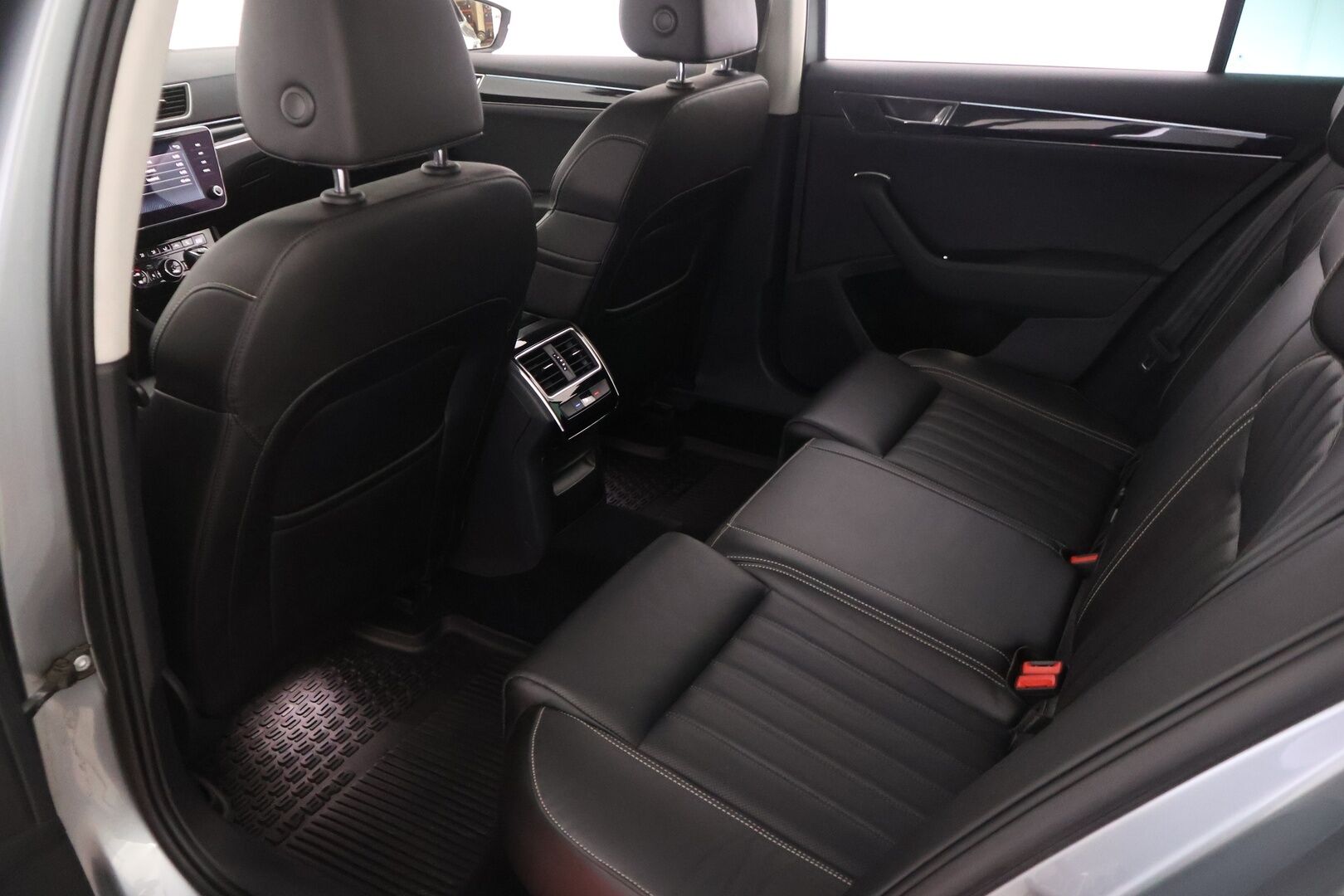 Skoda Superb 2020 Combi 2,0 TDI 190 4x4 L&K DSG - | ACC | Webasto | P, kamera | Canton äänijärjestelmä |