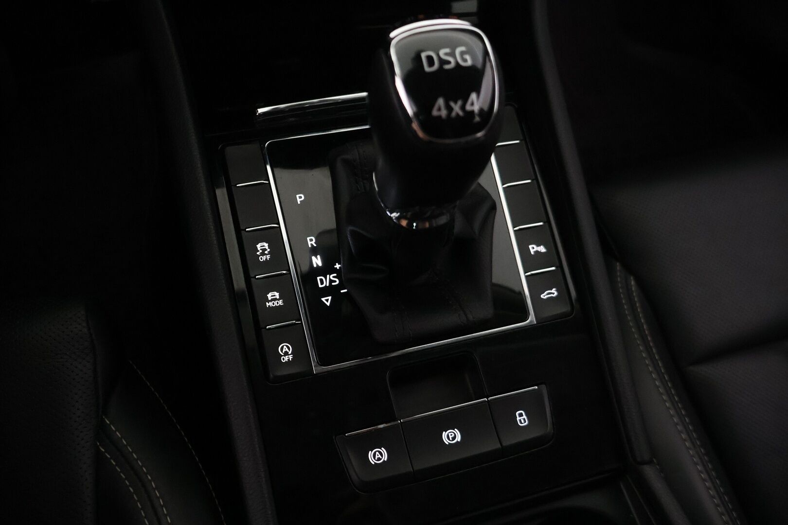 Skoda Superb 2020 Combi 2,0 TDI 190 4x4 L&K DSG - | ACC | Webasto | P, kamera | Canton äänijärjestelmä |