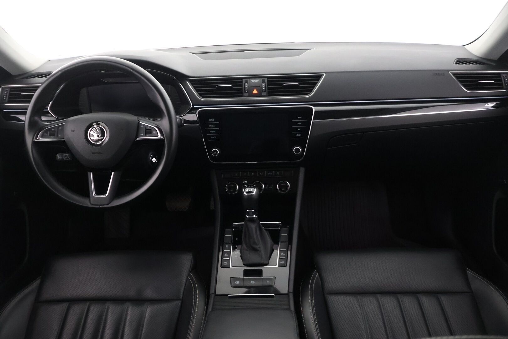 Skoda Superb 2020 Combi 2,0 TDI 190 4x4 L&K DSG - | ACC | Webasto | P, kamera | Canton äänijärjestelmä |