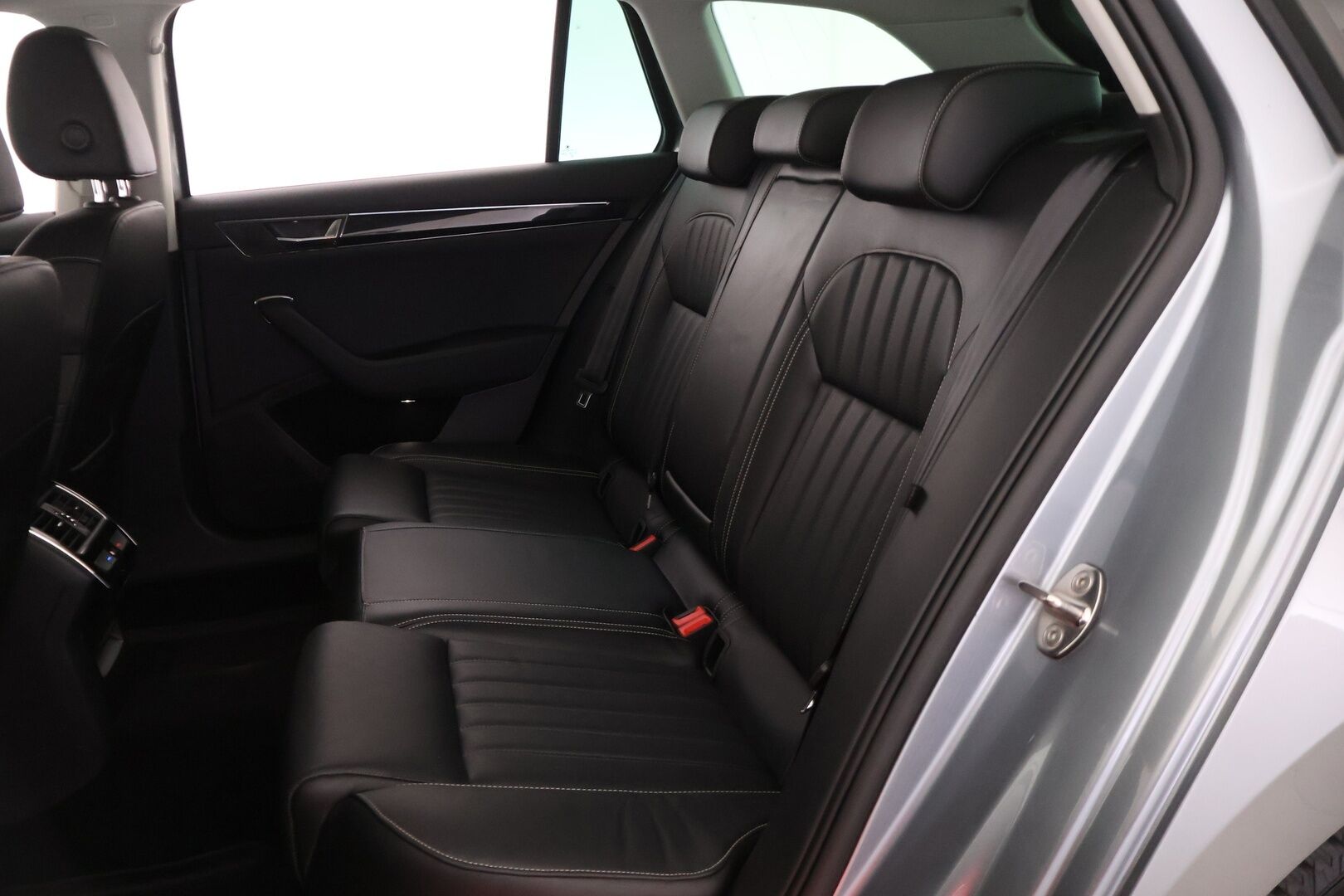 Skoda Superb 2020 Combi 2,0 TDI 190 4x4 L&K DSG - | ACC | Webasto | P, kamera | Canton äänijärjestelmä |