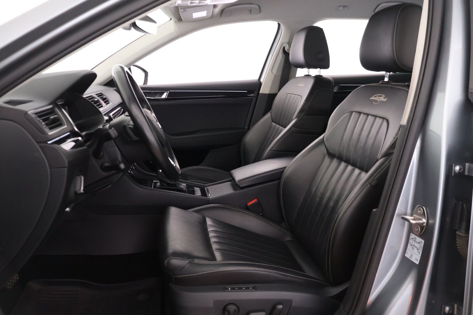 Skoda Superb 2020 Combi 2,0 TDI 190 4x4 L&K DSG - | ACC | Webasto | P, kamera | Canton äänijärjestelmä |